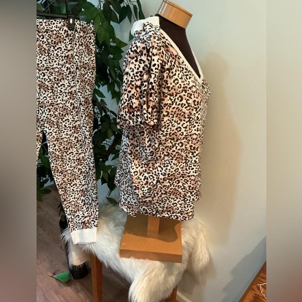 Cuddl Duds Leopard Print Pajama Set - Picture 3 of 11